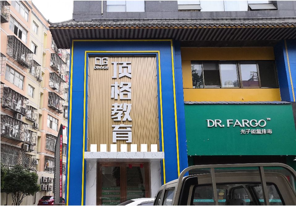 玉屏门头设计要符合门店特色。