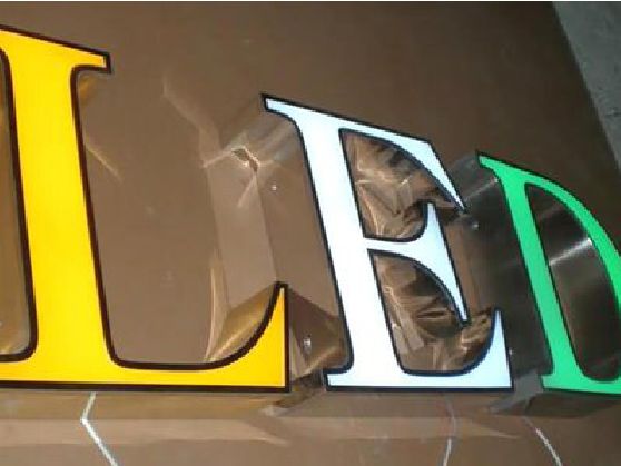 玉屏介绍LED招牌的基础知识。